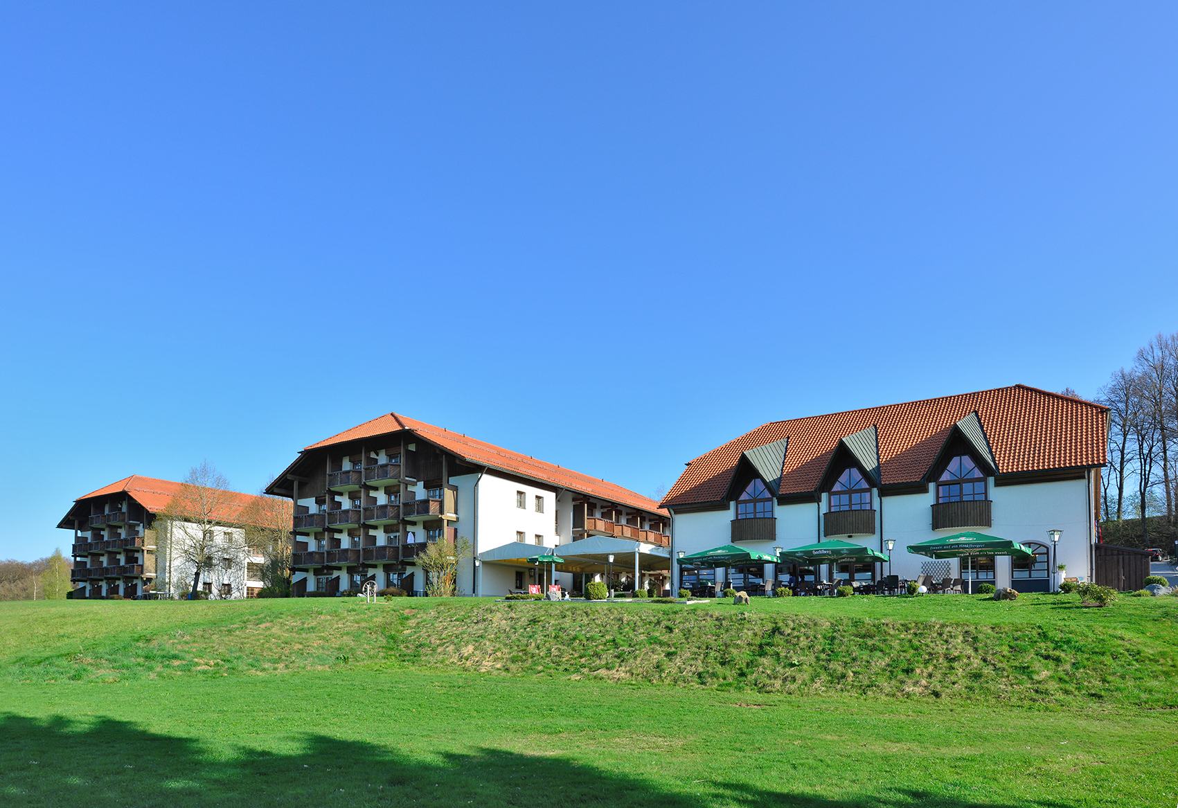Hotel am Badepark Waldkirchen – Panorama-Außenansicht